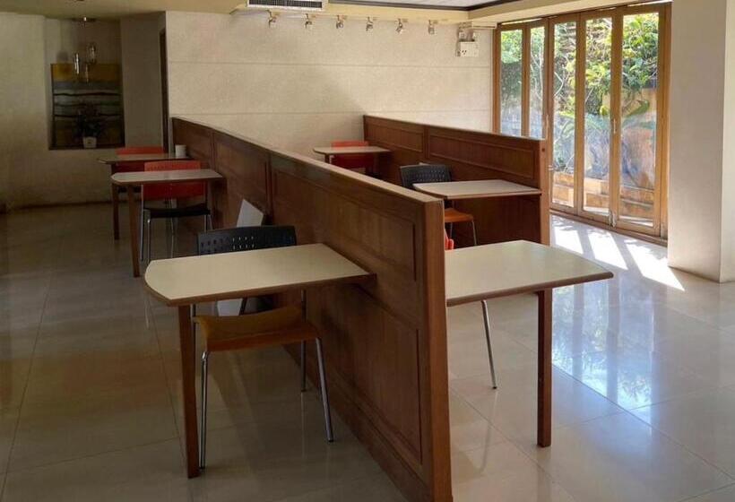 هتل โรงแรมมูนแอนด์ซัน Moon And Sun