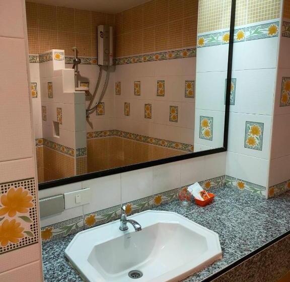 هتل โรงแรมมูนแอนด์ซัน Moon And Sun