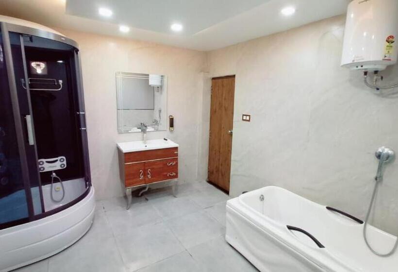 هتل V Square Airport