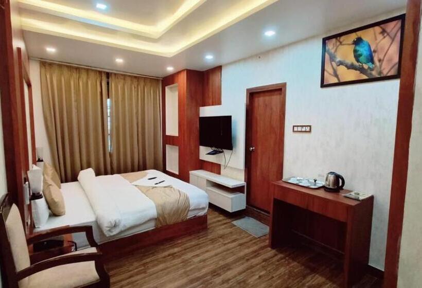 هتل V Square Airport