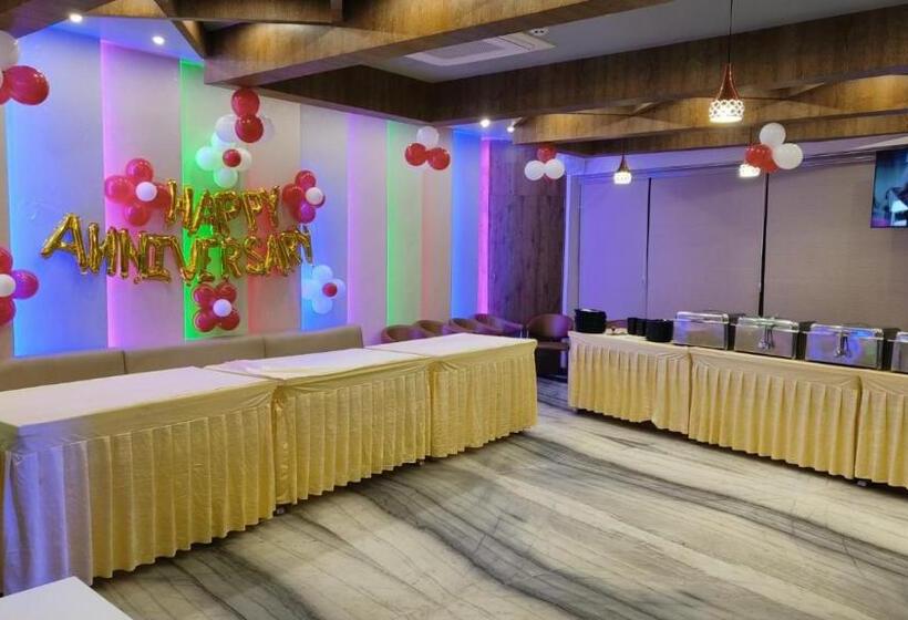 هتل V Square Airport