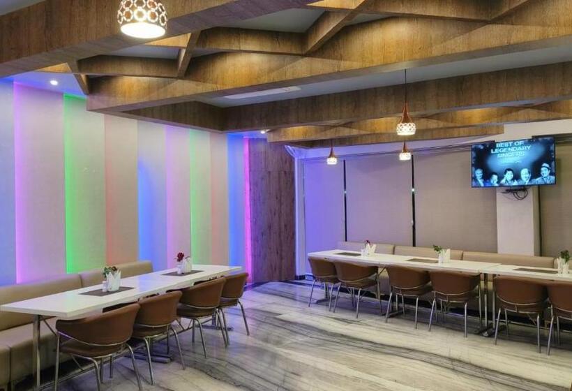 هتل V Square Airport