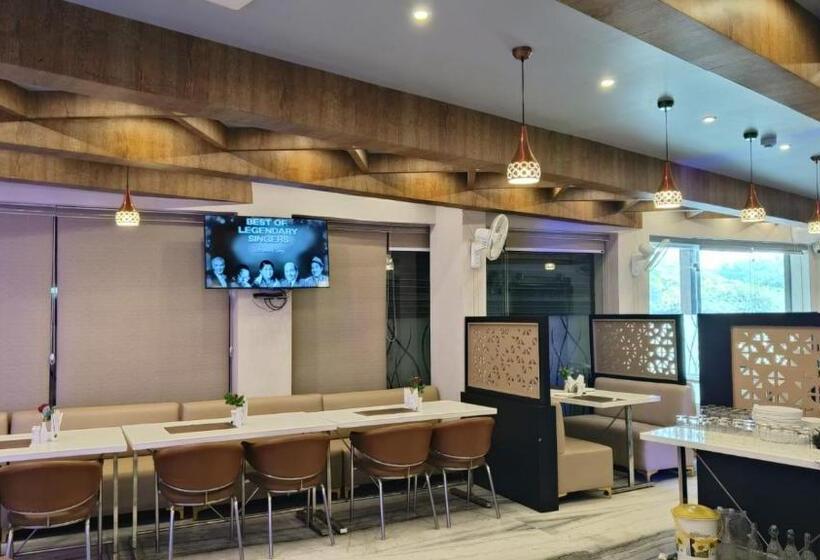 هتل V Square Airport