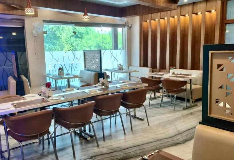 هتل V Square Airport