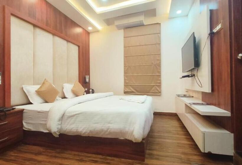 هتل V Square Airport