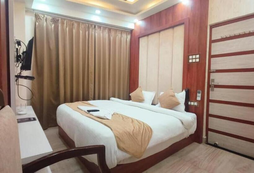 هتل V Square Airport