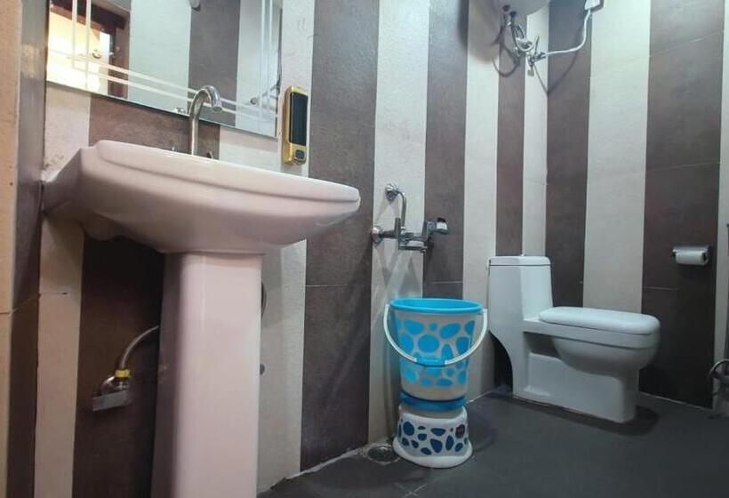 هتل V Square Airport