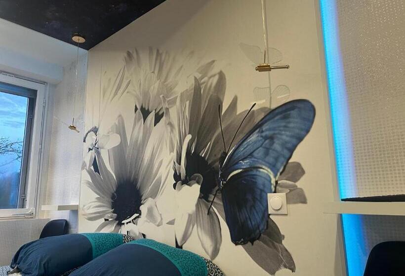 צימר Butterfly By Carl Emilie