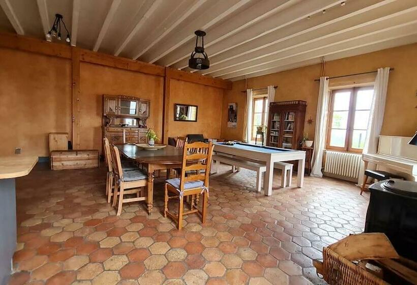 تختخواب و صبحانه La Grange Du Bois