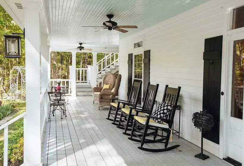 Aamiaismajoitus (B&B) The Bird & Butterfly Inn