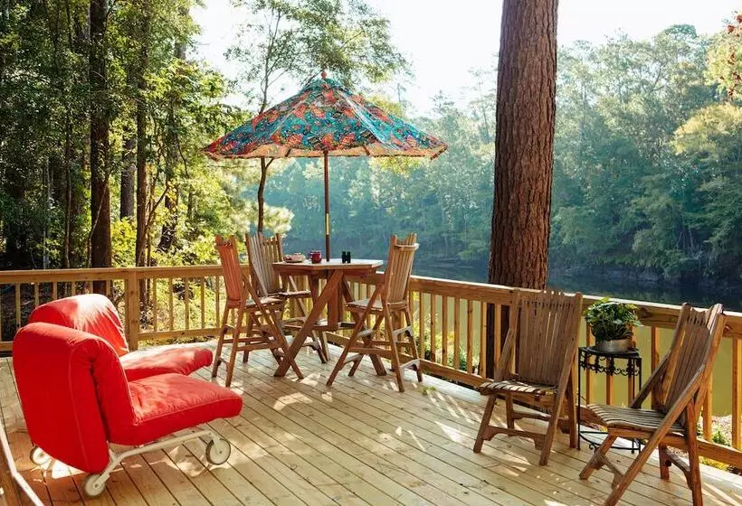 Aamiaismajoitus (B&B) The Bird & Butterfly Inn