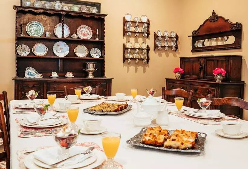 Aamiaismajoitus (B&B) The Bird & Butterfly Inn