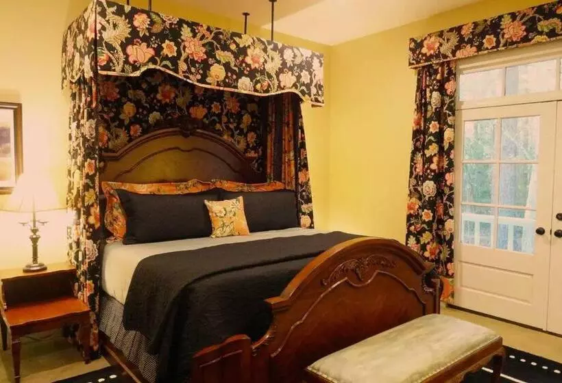 Aamiaismajoitus (B&B) The Bird & Butterfly Inn