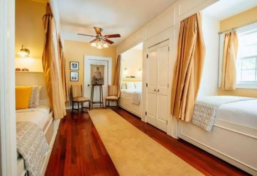 Aamiaismajoitus (B&B) The Bird & Butterfly Inn