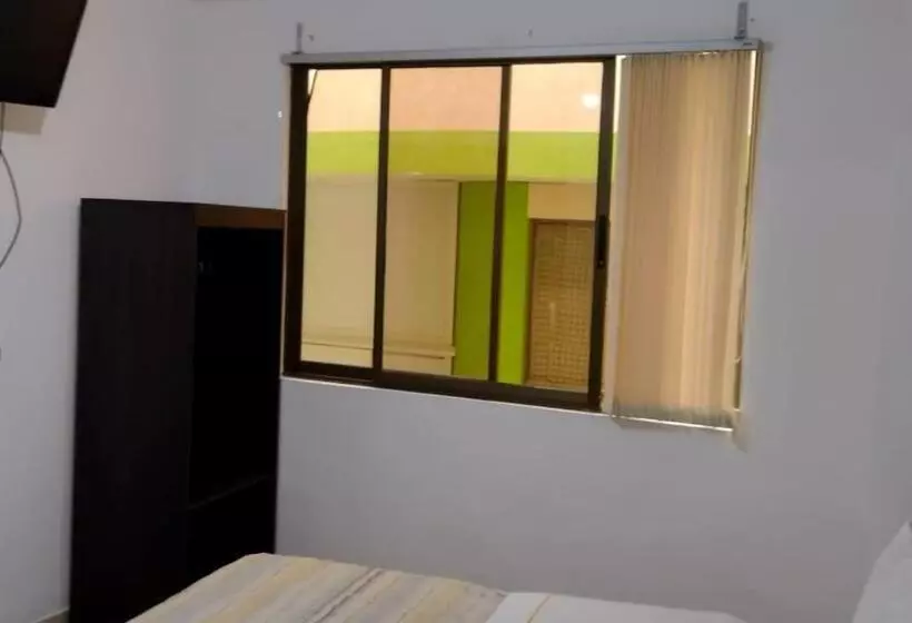 ホテル Del Parque Velez