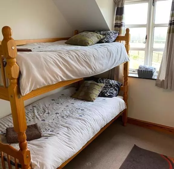 هتل The Crown Inn Longtown