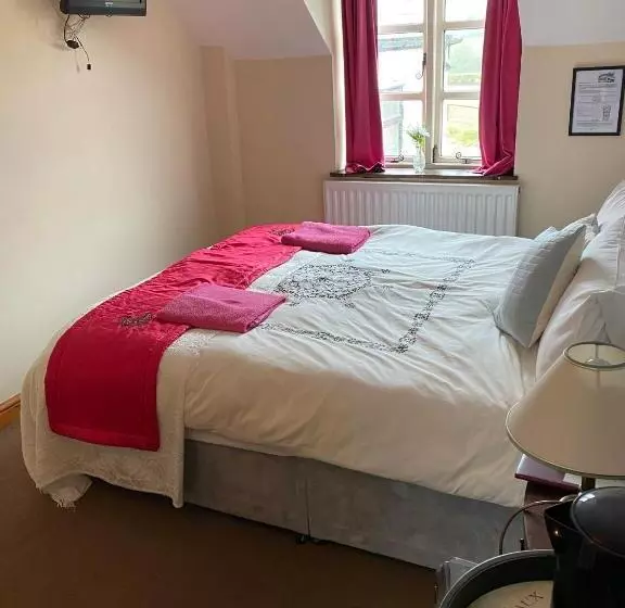 هتل The Crown Inn Longtown