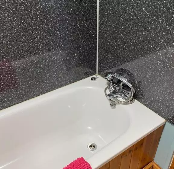 هتل The Crown Inn Longtown