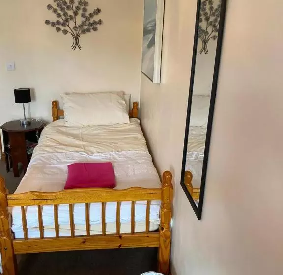 هتل The Crown Inn Longtown