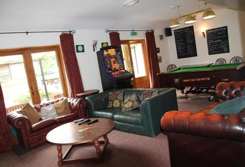 هتل The Crown Inn Longtown