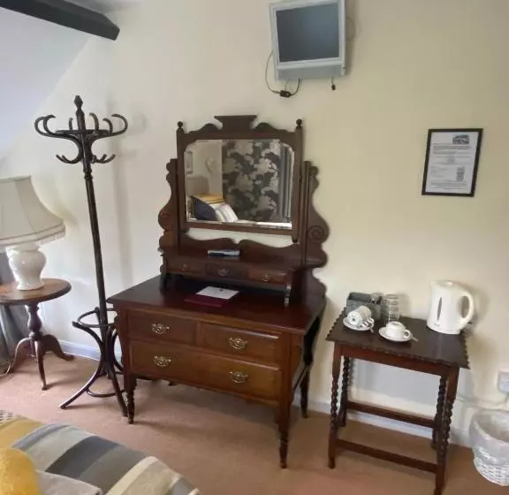 هتل The Crown Inn Longtown