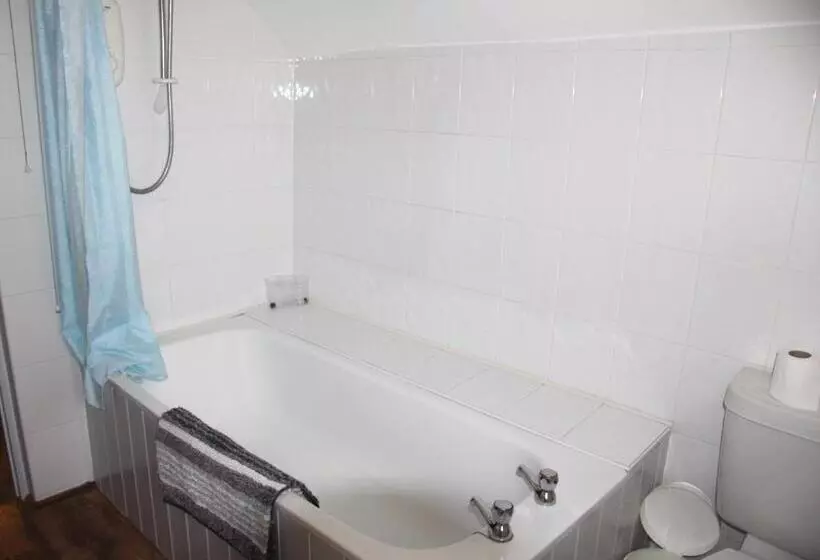 هتل The Crown Inn Longtown