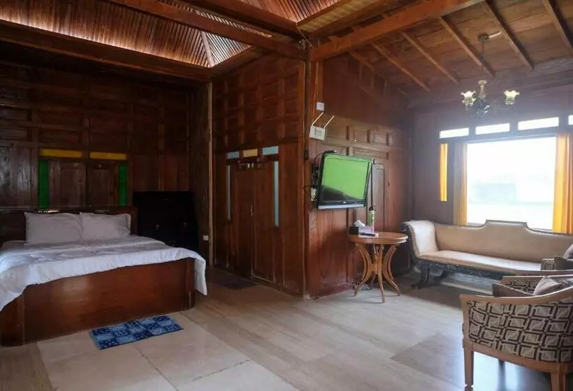 Hotelli The Lavana Pondok Anugerah