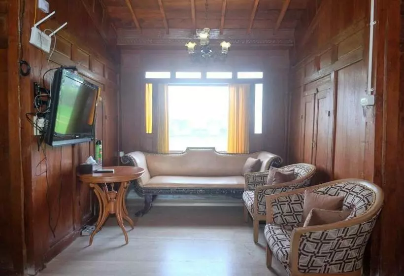 Hotelli The Lavana Pondok Anugerah