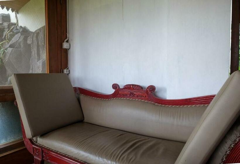 בית מלון כפרי The Lavana Pondok Anugerah