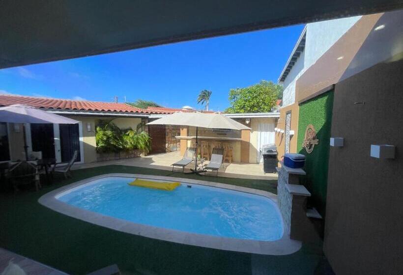 پانسیون Arupar Apartment