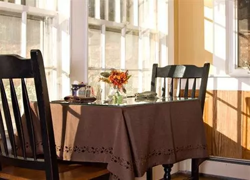 تختخواب و صبحانه The Bernerhof Inn