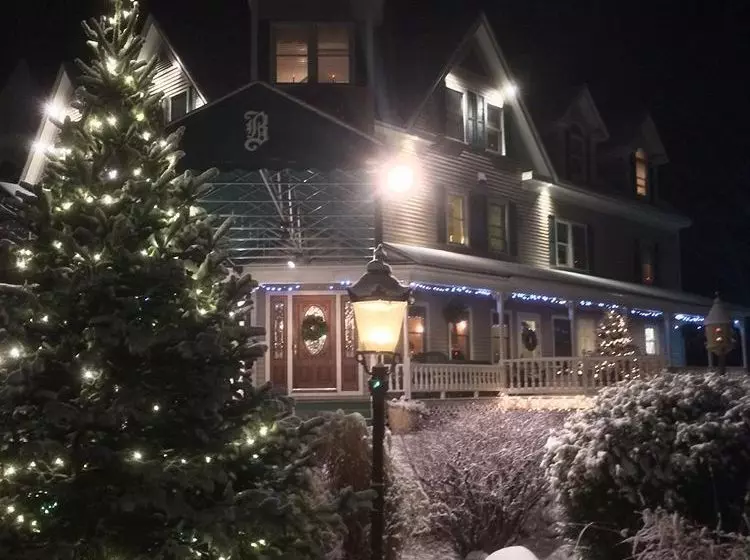 تختخواب و صبحانه The Bernerhof Inn