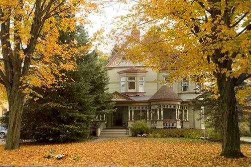 ベッドアンドブレックファースト Estabrook House