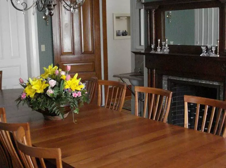 ベッドアンドブレックファースト Estabrook House