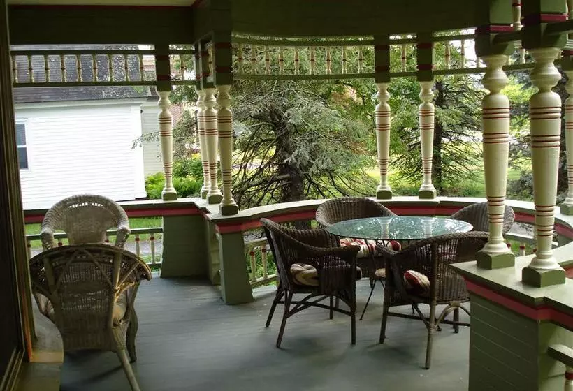 ベッドアンドブレックファースト Estabrook House