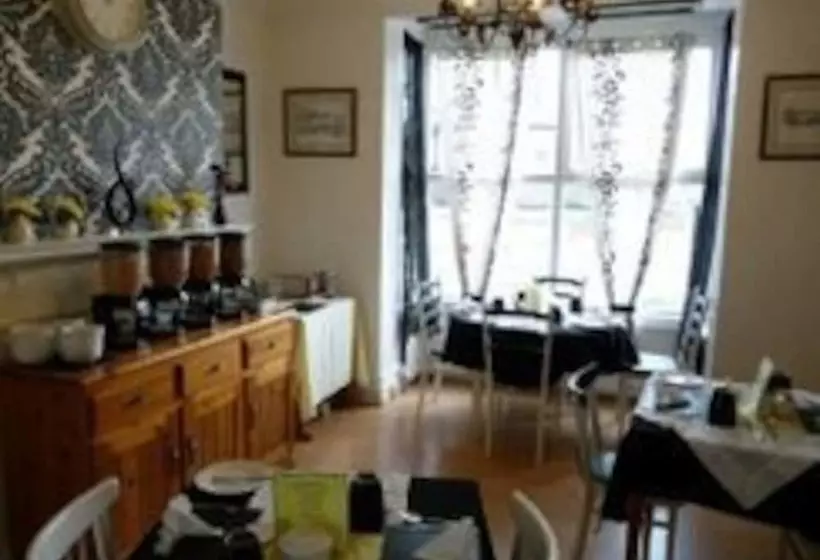 تختخواب و صبحانه Hallam Guest House