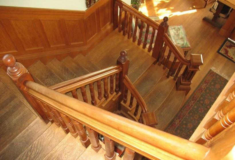 ベッドアンドブレックファースト Hugging Bear Inn