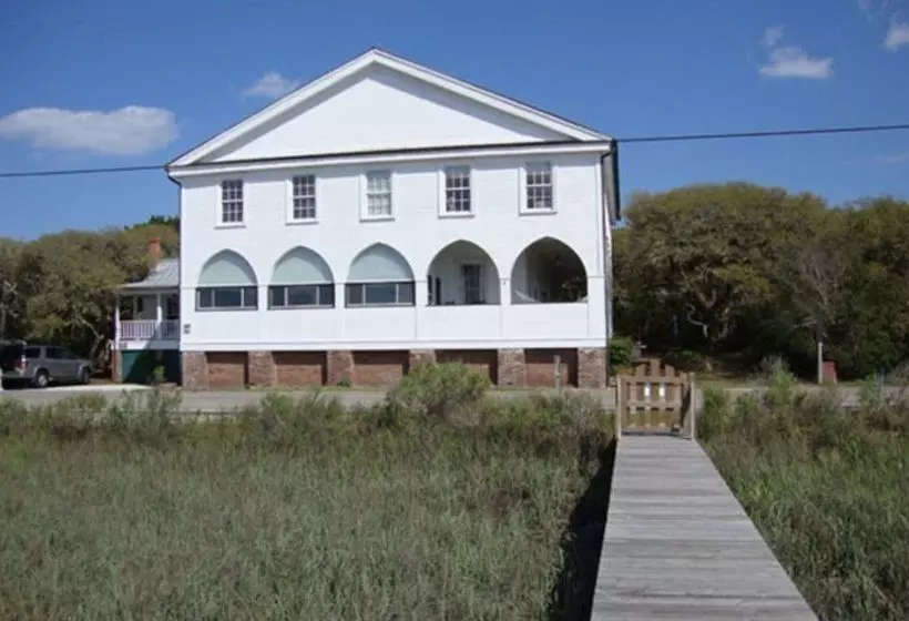 مبيت وإفطار The Pelican Inn