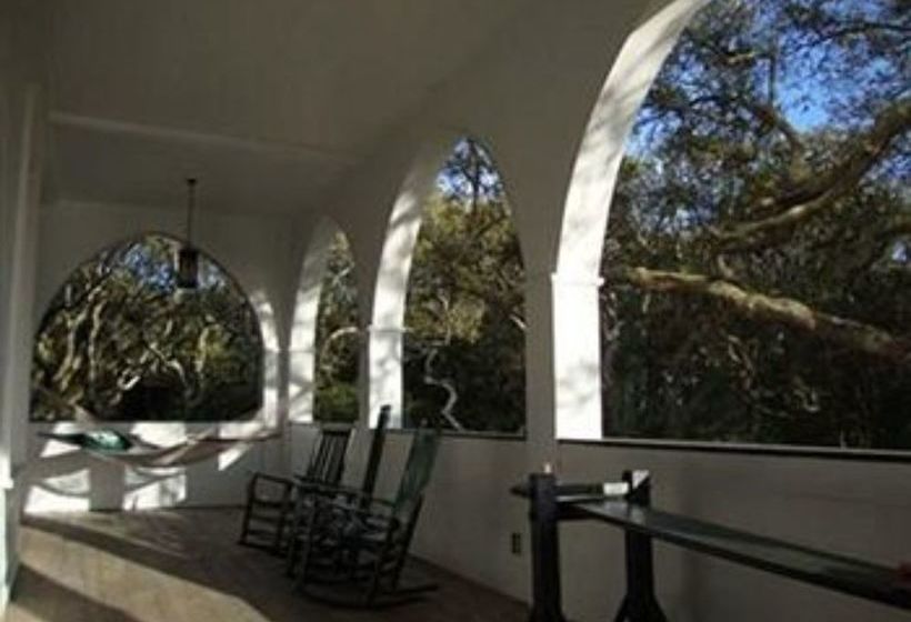 ベッドアンドブレックファースト The Pelican Inn