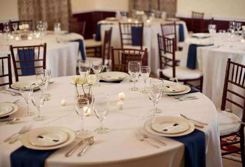 تختخواب و صبحانه The Roosevelt Inn