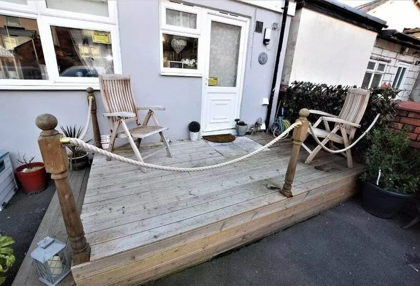 Bridle Lodge Apartments