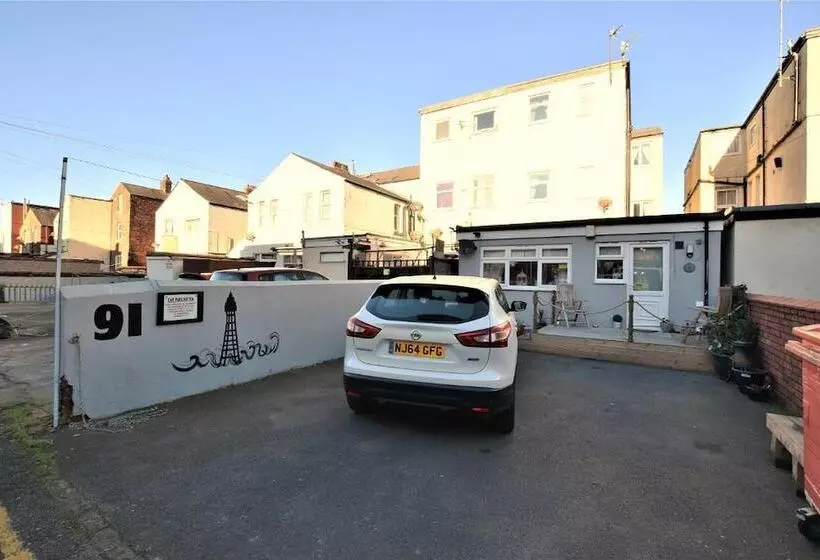 Bridle Lodge Apartments