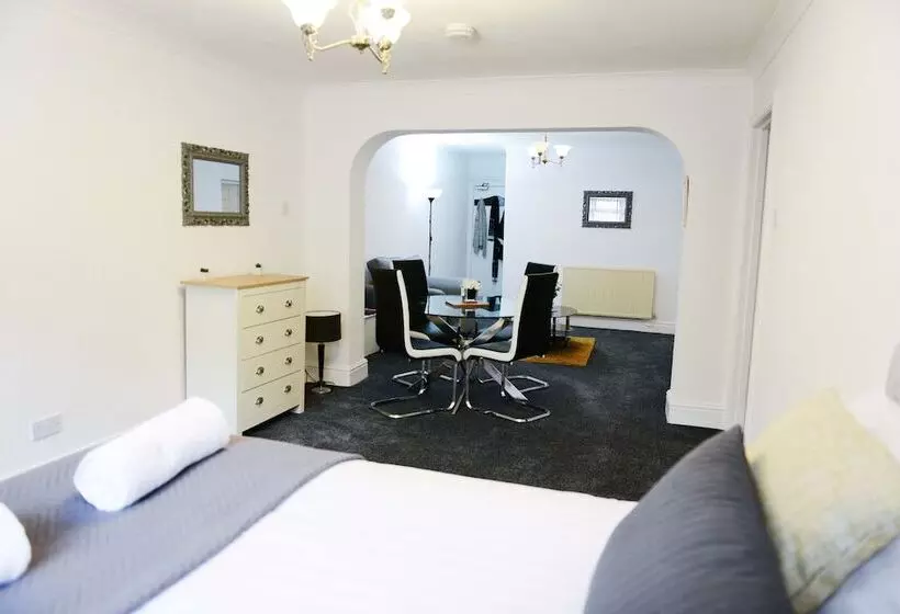 Bridle Lodge Apartments