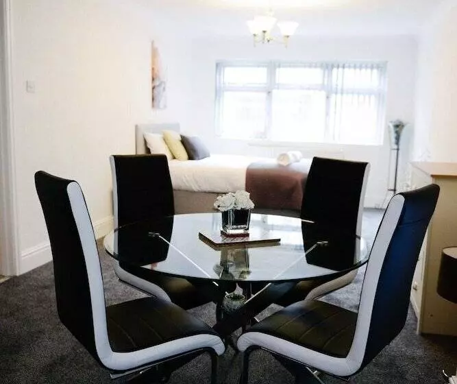 Bridle Lodge Apartments