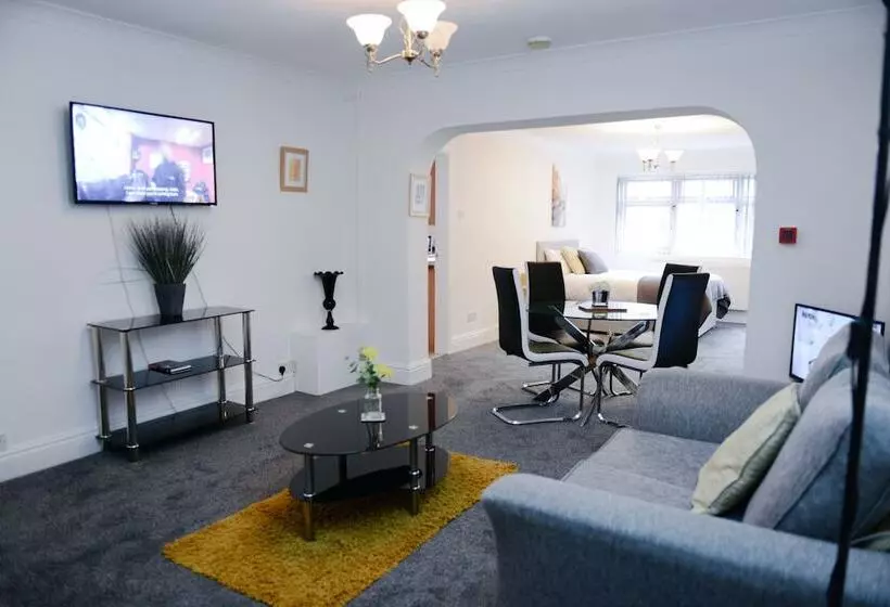 Bridle Lodge Apartments