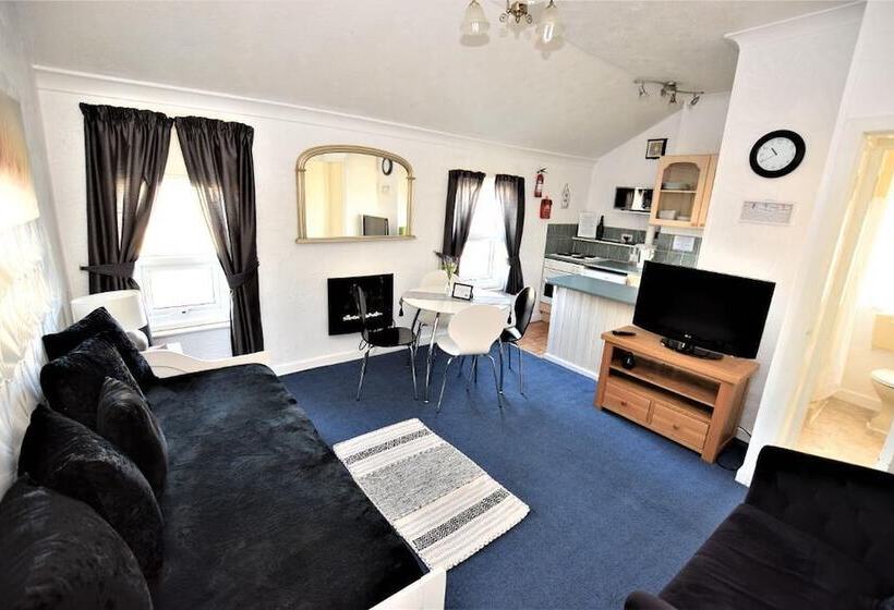 Bridle Lodge Apartments