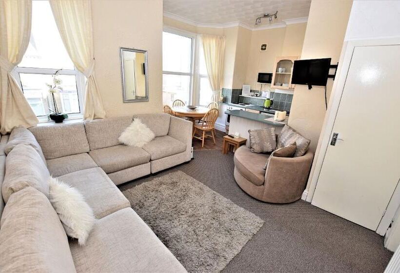 Bridle Lodge Apartments