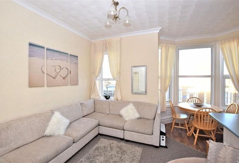 Bridle Lodge Apartments