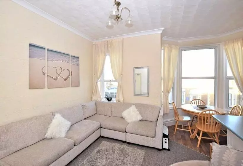 Bridle Lodge Apartments