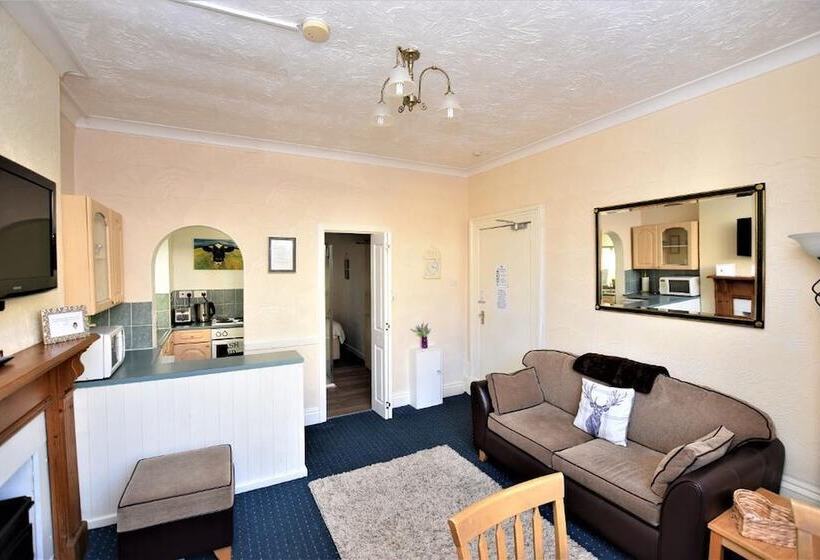 Bridle Lodge Apartments